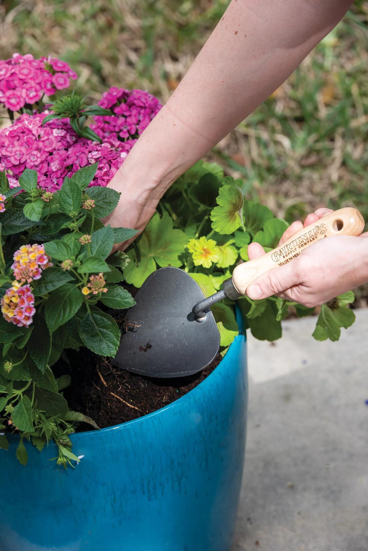Gardener's Lifetime Potting Trowel