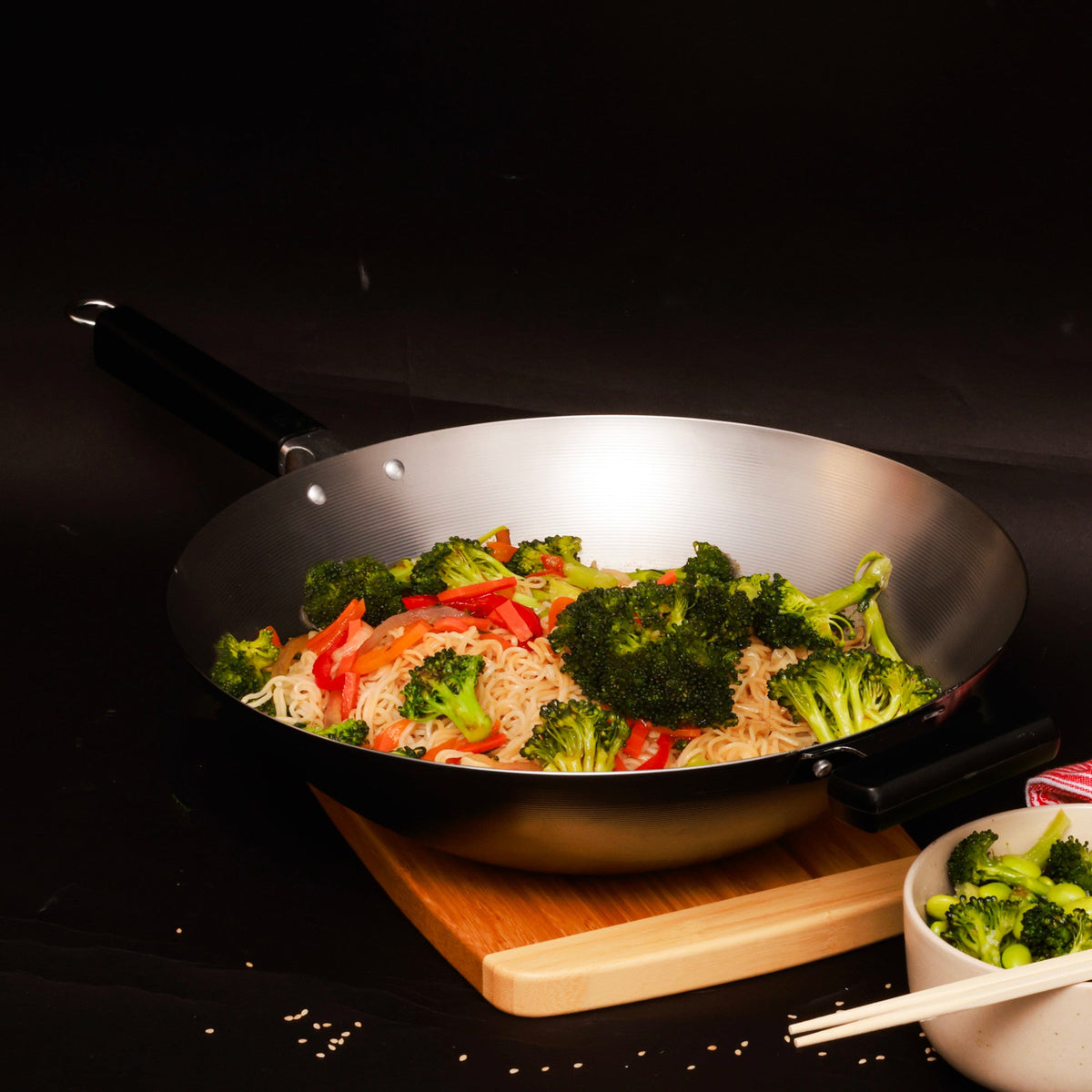 J22-0060 - Joyce Chen Uncoated Carbon Steel Flat Bottom Wok with Phenolic Handles, 14"