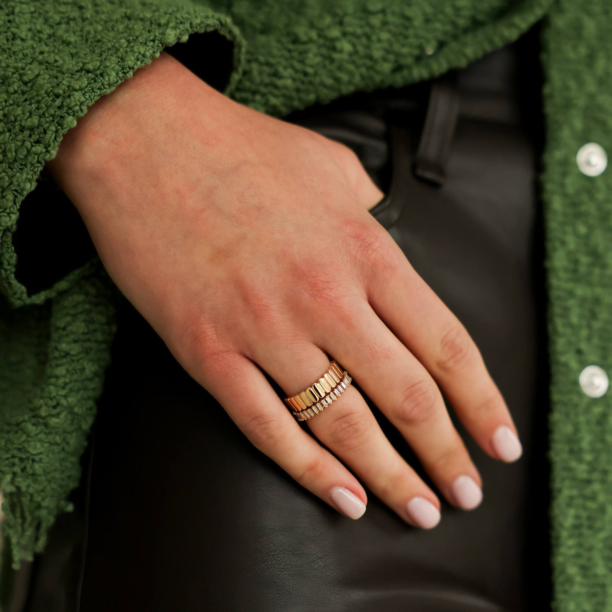 Melody Eden Vertical Gold Bar Ring