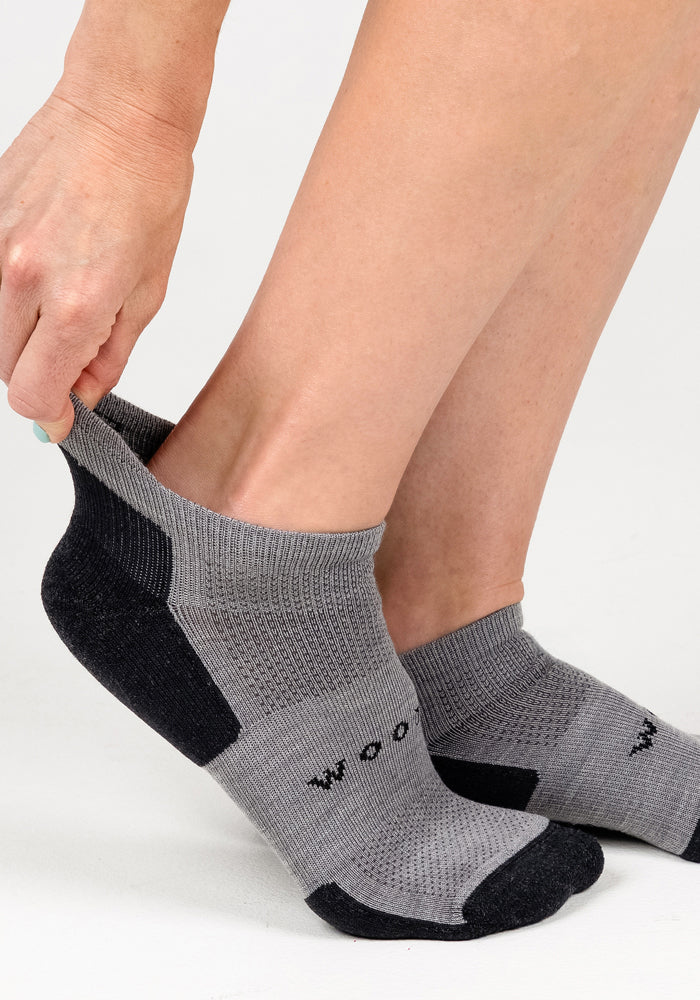 Womens Rowan No Show Socks - Pebble