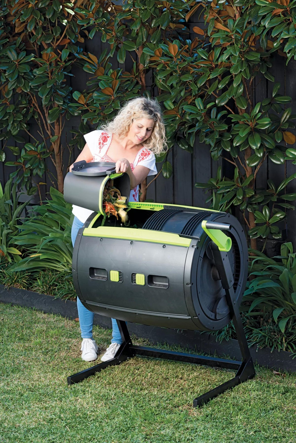 Maze 65 Gallon Compost Tumbler