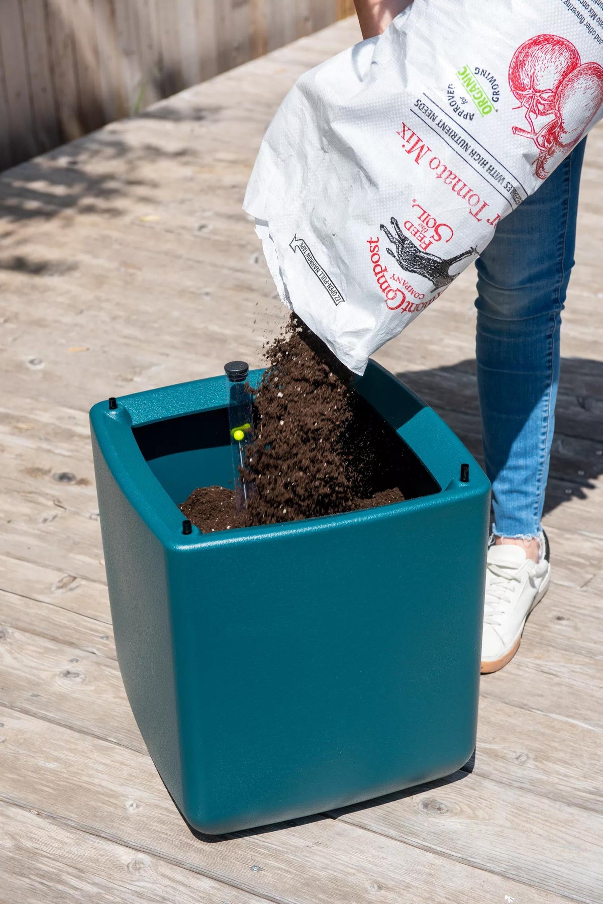 Oasis™ Self-Watering Tomato Planter With Trellis