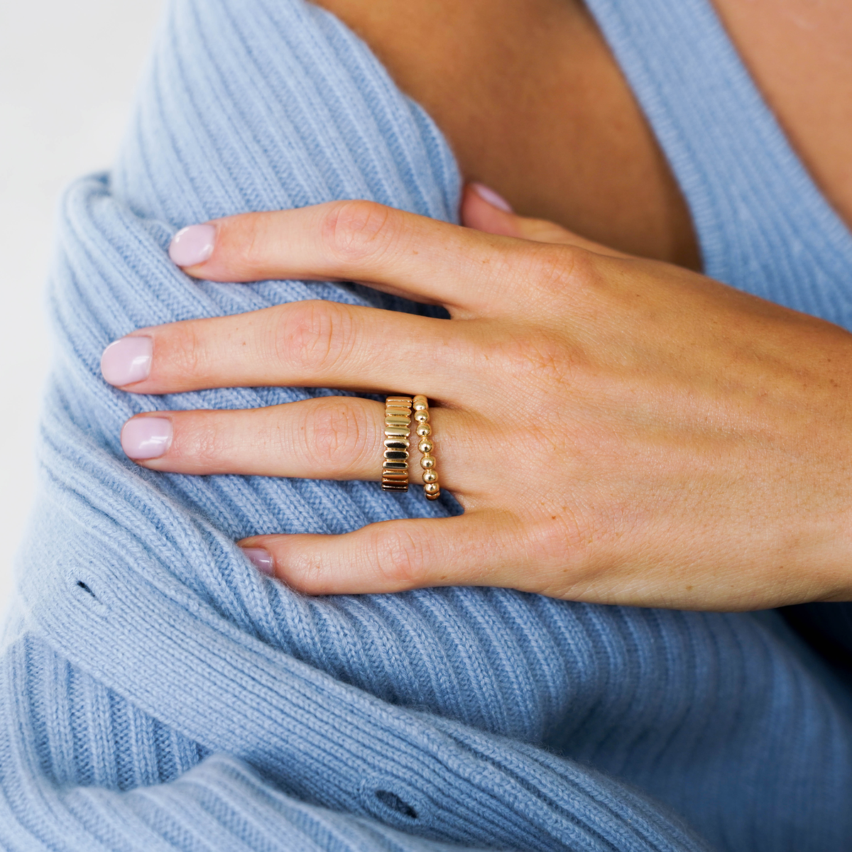 Melody Eden Vertical Gold Bar Ring