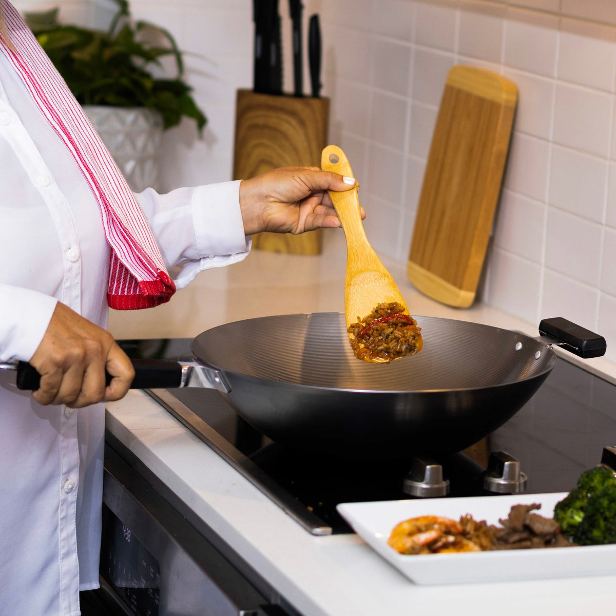 J22-0060 - Joyce Chen Uncoated Carbon Steel Flat Bottom Wok with Phenolic Handles, 14"